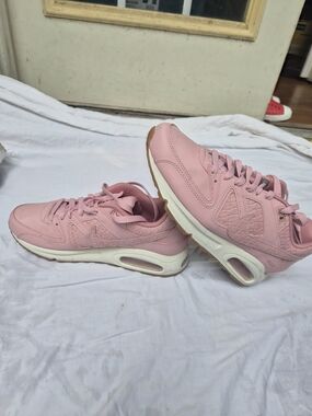 Nike Women's Air Max Command PRM "Pink Glaze" Croc Skin Running Shoes Size 9.5